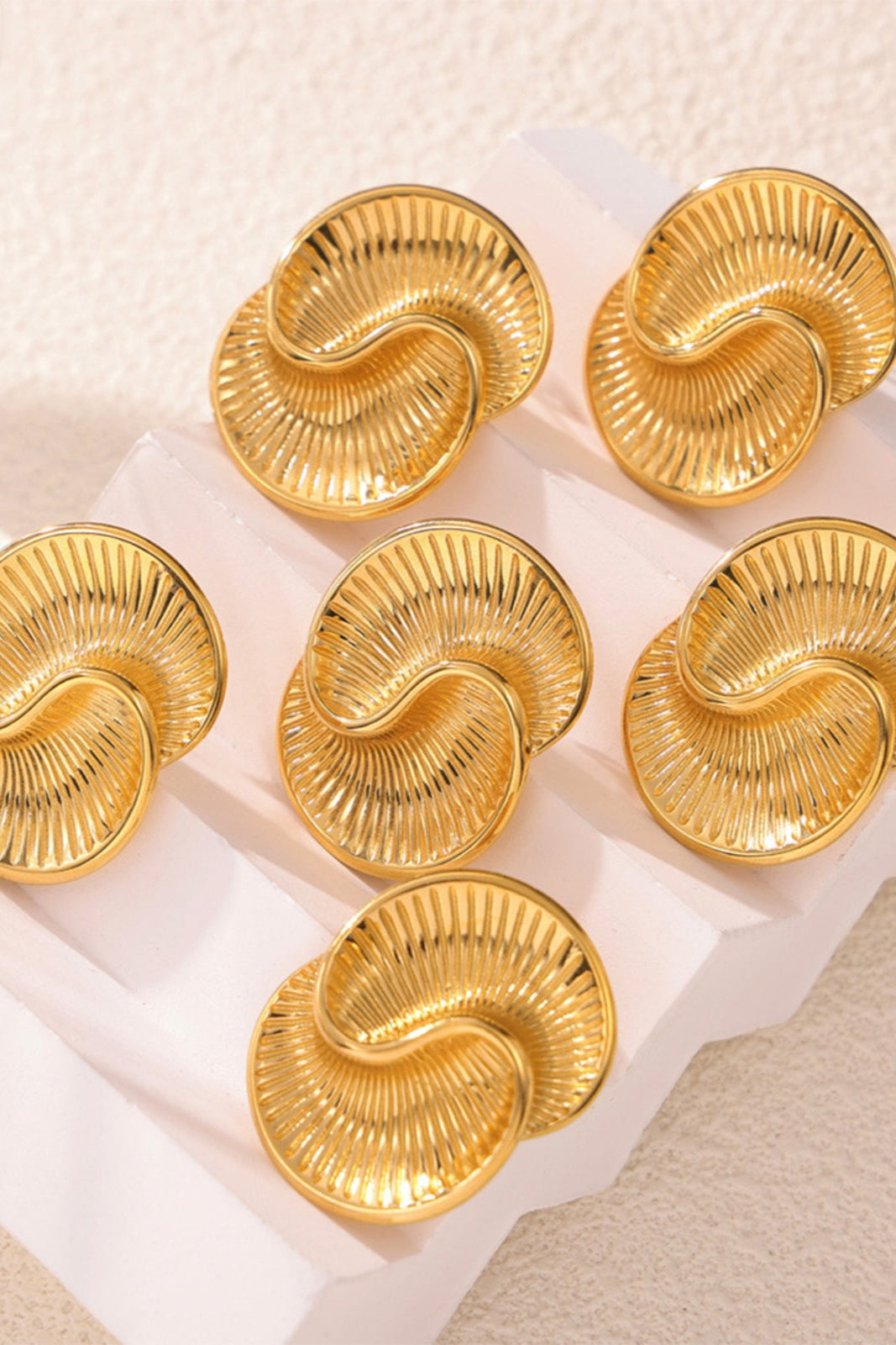 e70a2653-4aec-4d91-a789-faa2a5d9e8f1-Max